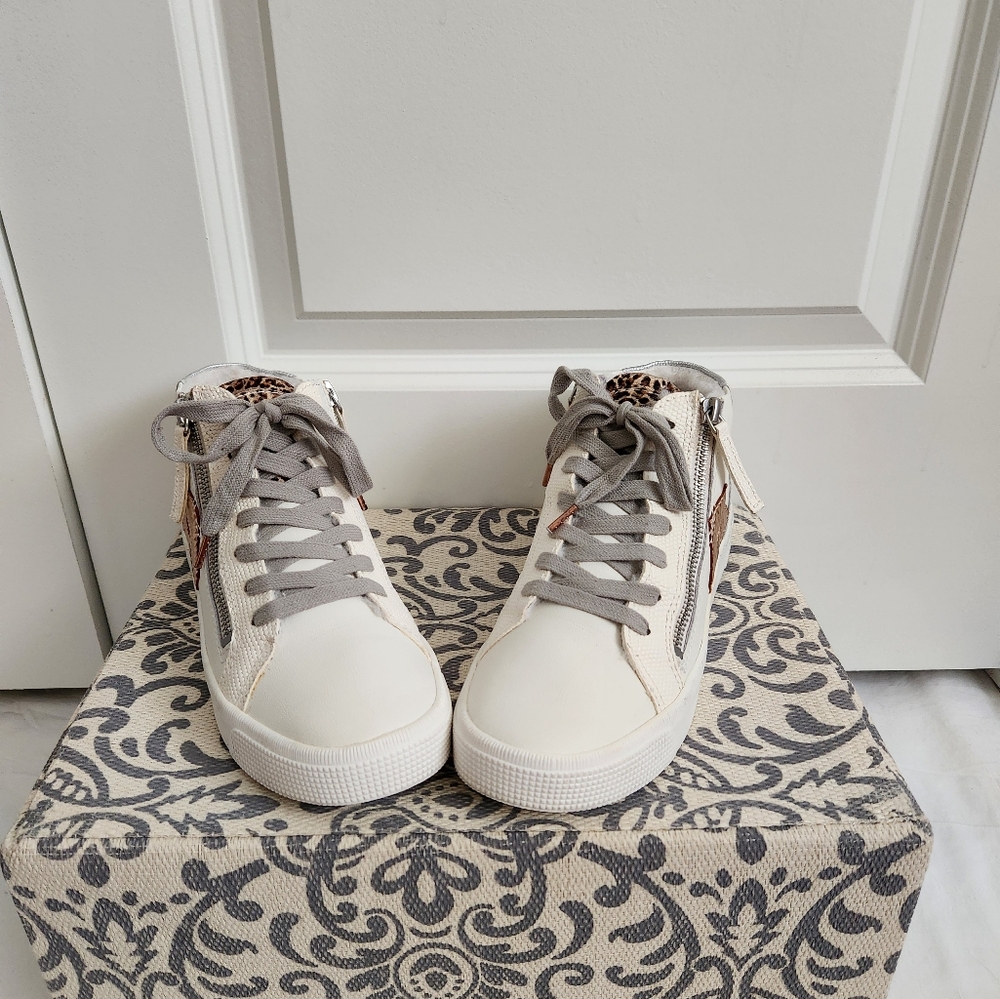 Dolce Vita Zonya Plush High Top Sneakers With Metallic Emellishments - Picture 4 of 7